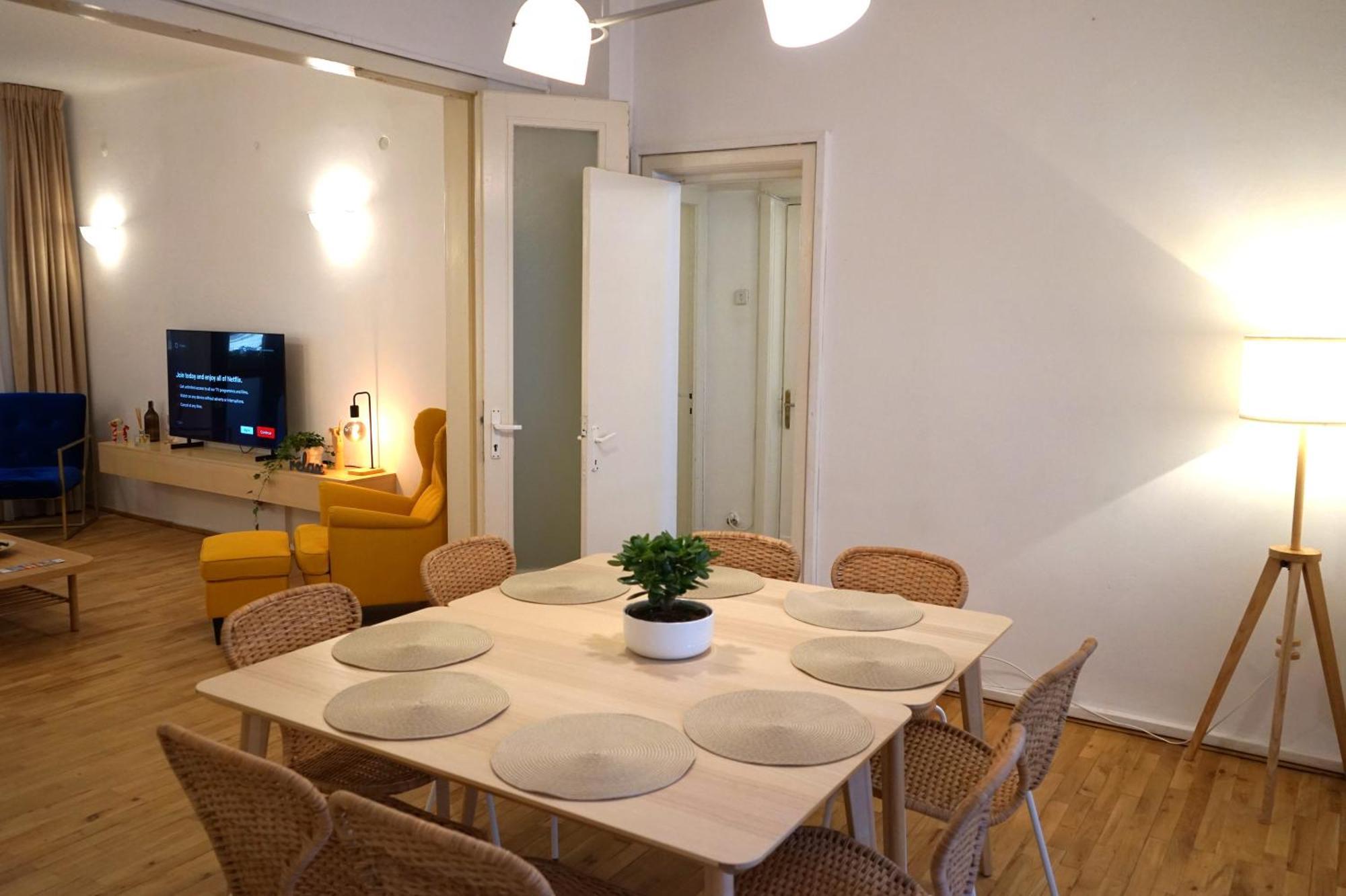 Spacious 3br, 2bt With 5 Balconies דירה