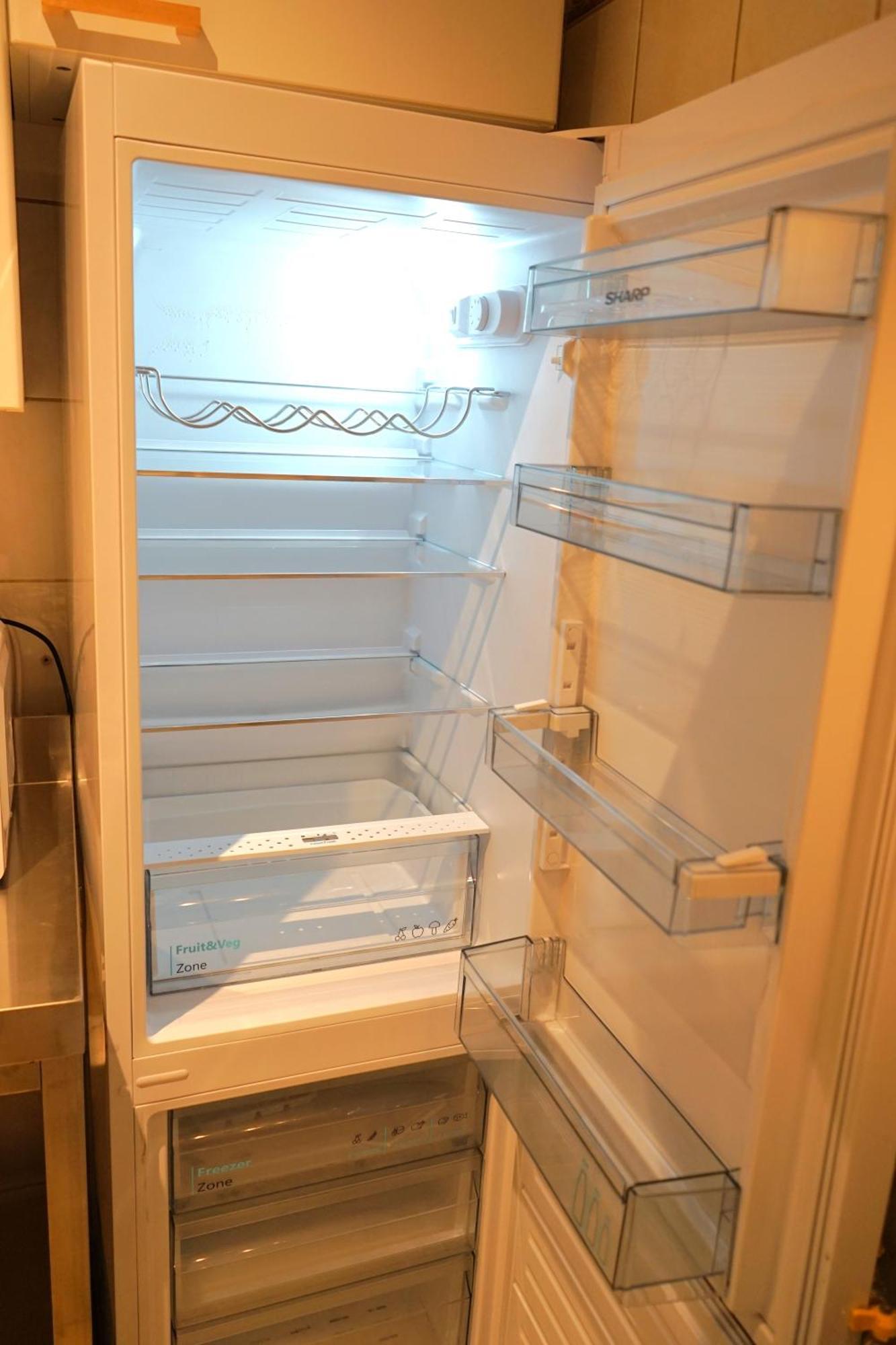 Apartment Spacious 3br, 2bt With 5 Balconies Bukarest